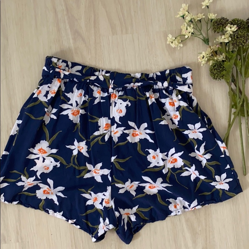 High Rise Tropical Shorts - Picture 3 of 4